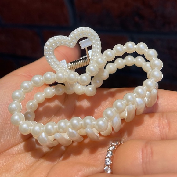 Pearl Heart Hair Crab Clip - Picture 5 of 6